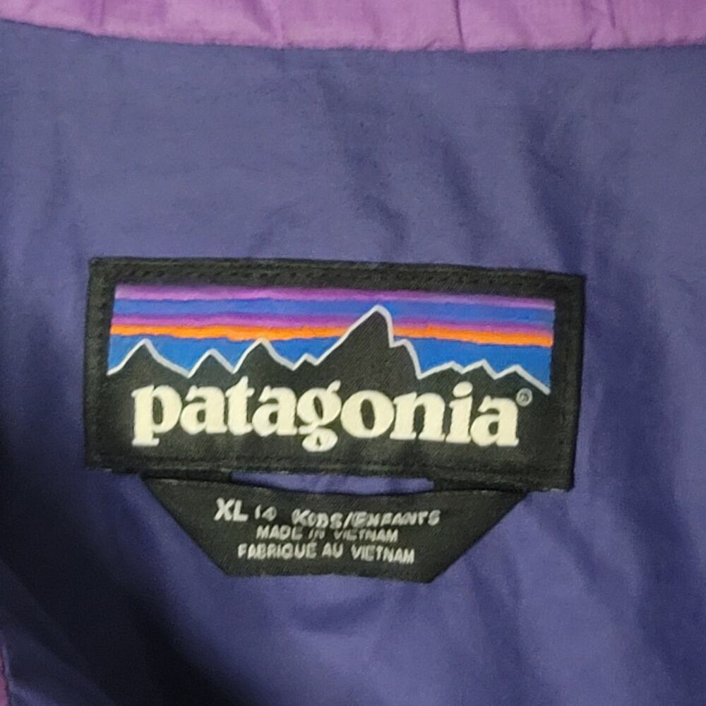 Patagonia- Girl's quilted purple zip jacket- size XL (14) - Picture 2 of 4